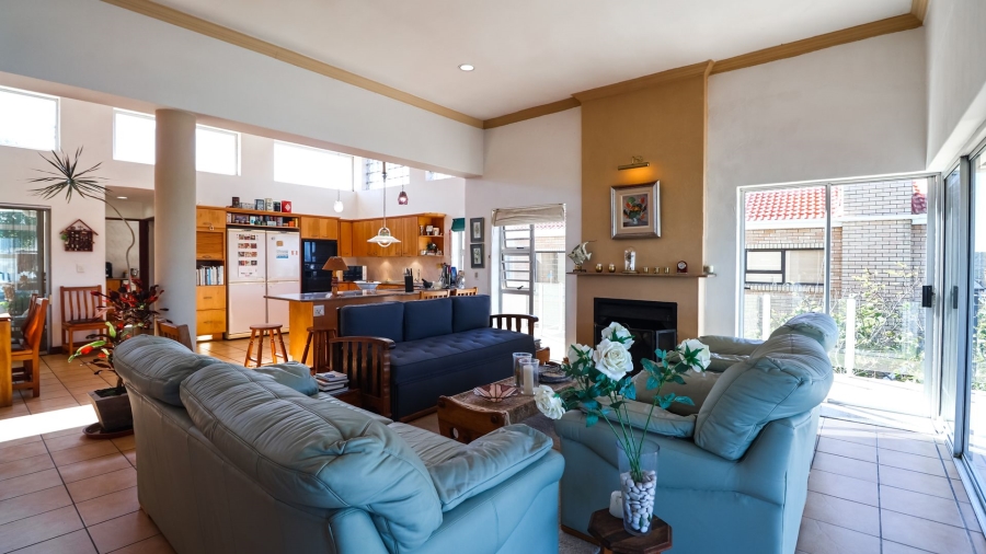 5 Bedroom Property for Sale in Stilbaai Wes Western Cape